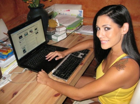 Busty Latina ex-gf Raylene takes selfies of her hanging labia lips