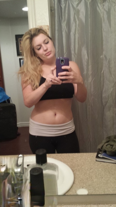 Amateur model Danielle Ftv takes non nude selfies in a variety of outfits