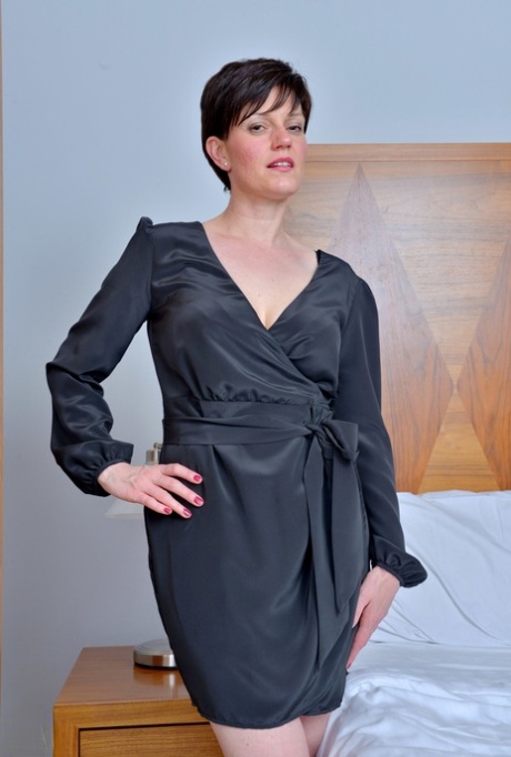 Slim brunette housewife sheds robe to spread for closeup solo masturbation