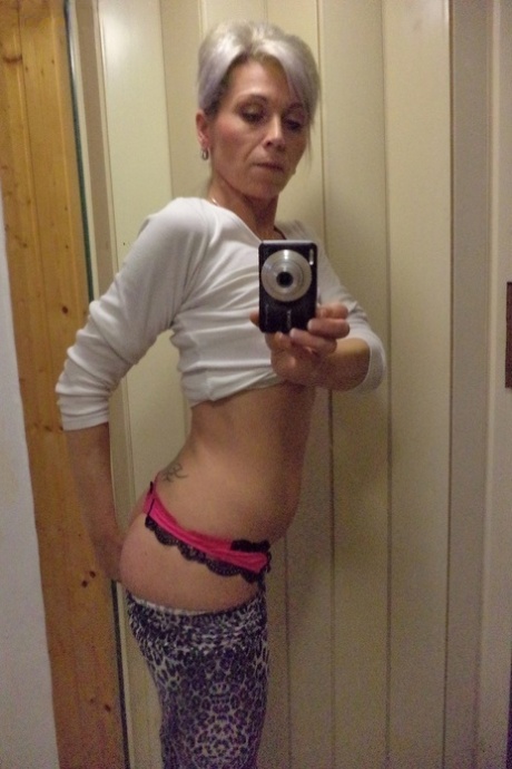 Czech lady Kathy White taking selfies in the mirror while stripping