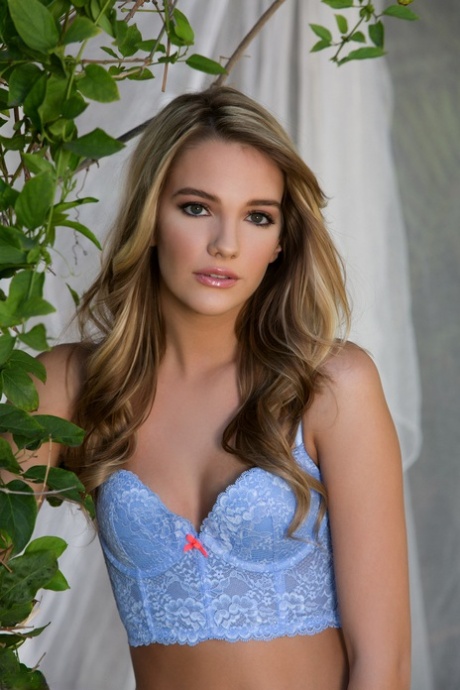 Beautiful female Kenna James spreads her pussy lips for Penthouse