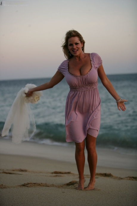 Latina bride Siena West sharing new hubby's dick with bestie Kelly Madison