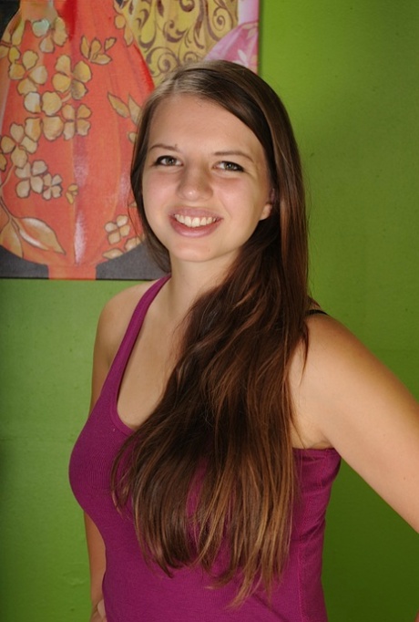 Amateur cutie Anne Marie strips off skirt to finger warm cunt