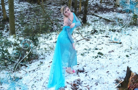 Yuffie Yulan cosplays Elsa from Frozen while displaying her big tits outdoors