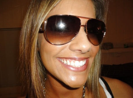 Amateur Bella Beyle strips to make some homemade shots in lingerie