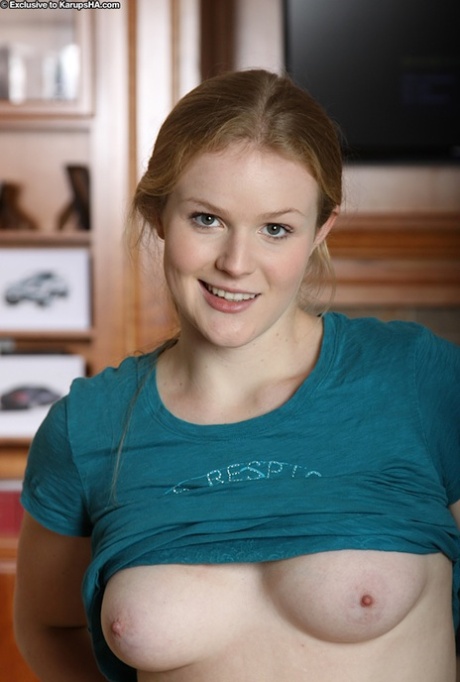 Chubby amateur with ample ass and shaved pussy getting rid of her clothes