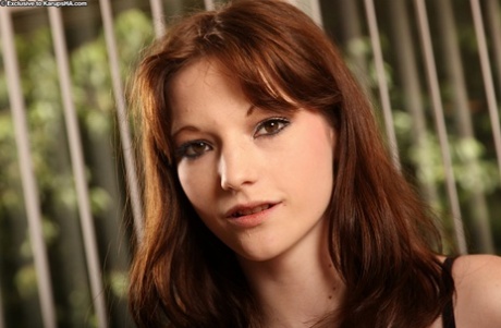 Shnazzy amateur teen Hunter spreads her candle holder on sofa