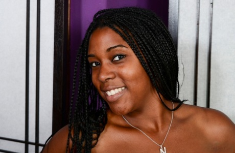 Ebony amateur woman Janelle Taylor shows her hairy black cunt in a closeup vid