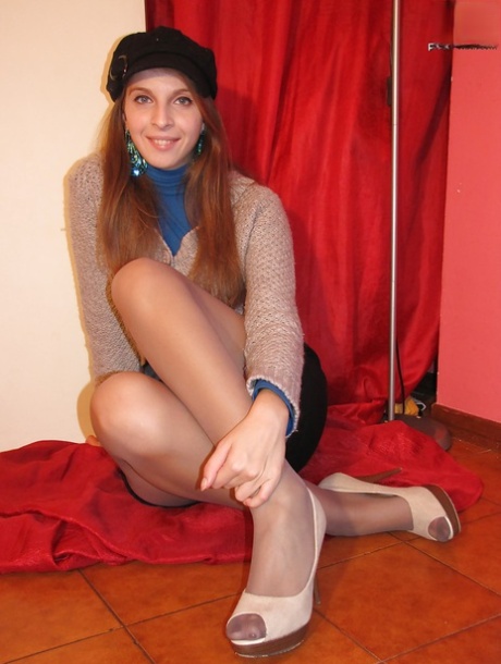 Ginger babe with skinny feet Eleonora is so dazzling and wonderful