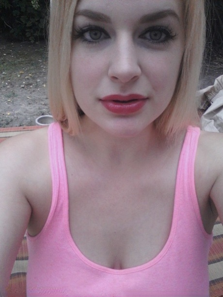 Blonde amateur Danielle takes non nude selfies of her daily life