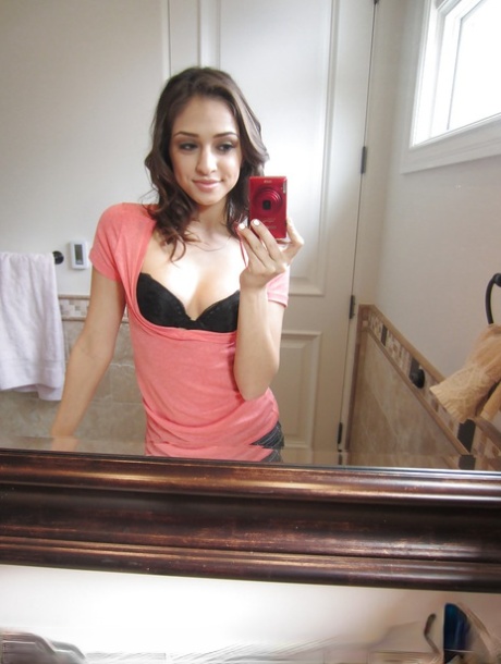 Stylish babe Sara Luv prefers masturbating in the bathroom