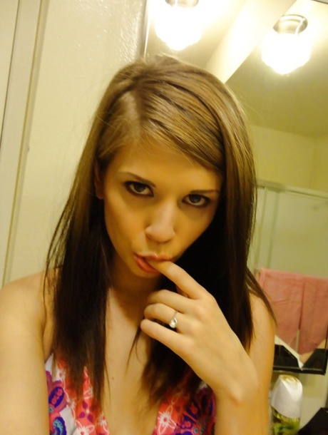 Teen babe in sun glasses Sensi Pearl poses naked in front of the mirror