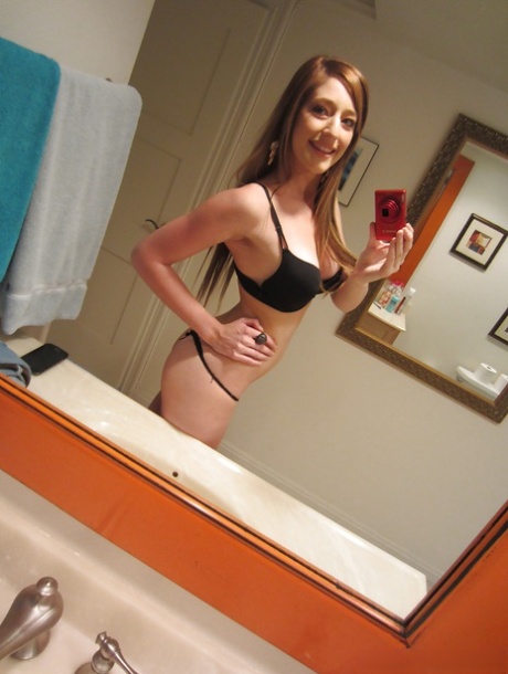 Teenage sweetie Casana Lei stripping and picturing herself