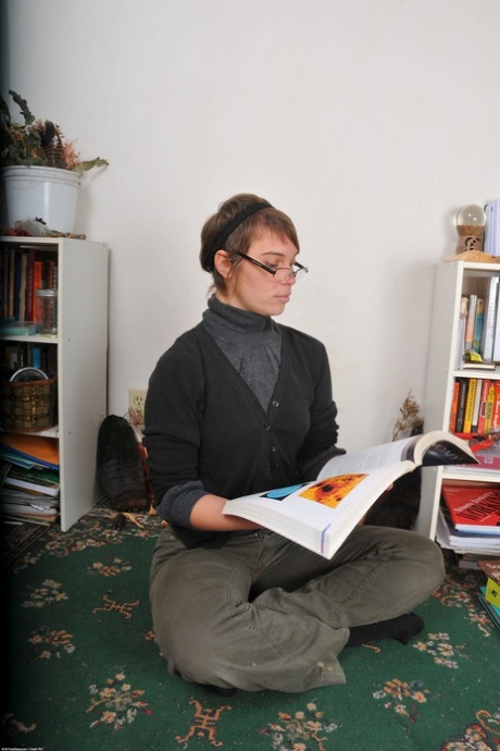 Curvy amateur Artemisia shows off her big booty & spreads her hairy pussy