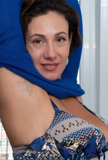 Amateur woman Gadget uncovers her big naturals before spreading her hairy bush