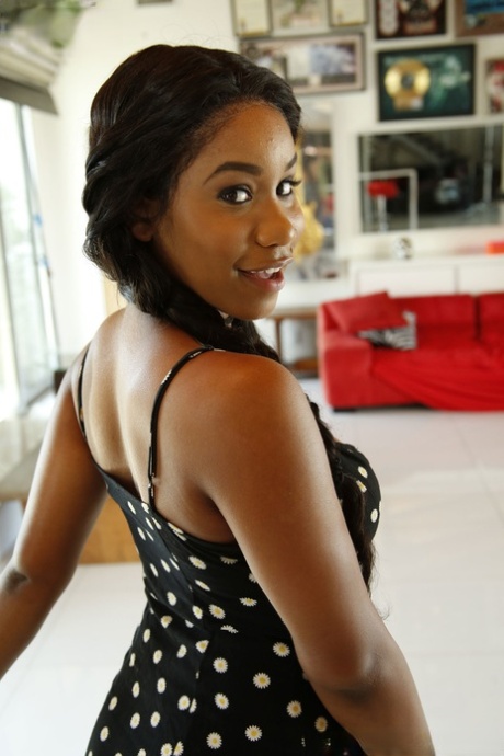 Sexy ebony teen Jenna Foxx goes pussy to mouth with a white boy