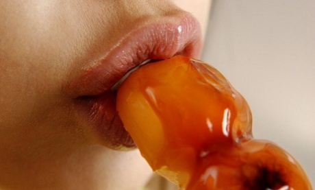 Adorable Japanese teen Yua Aida frees her natural pussy from thong underwear