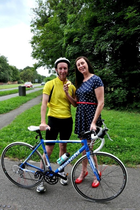 Naughty UK housewife invites a passing cyclist to stick his dick in her ass