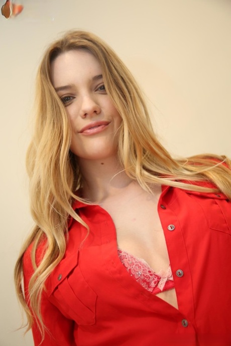 Attractive Jasmine Webb & Kenna James enjoying interracial lesbian scissoring