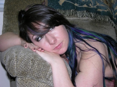 Brunette amateur shows off her bare ass prior to fingering her pussy