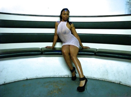 Leggy Afrikan amateur Lola-Marie baring bit tits and booty while undressing