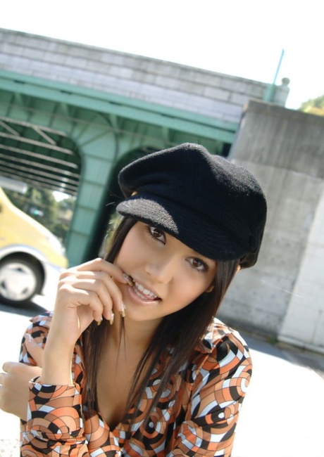 Asian beauty Maria Ozawa strikes tempting nude poses during solo action