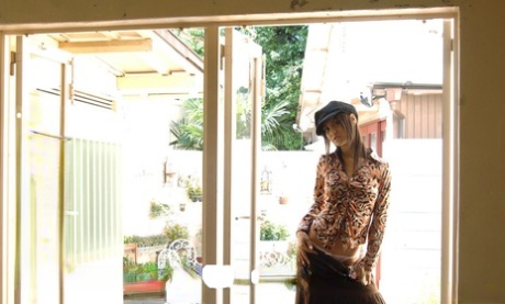 Asian beauty Maria Ozawa strikes tempting nude poses during solo action